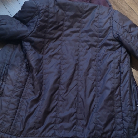 Beautiful aubergine winter jacket with fur details - Picture 6 of 16
